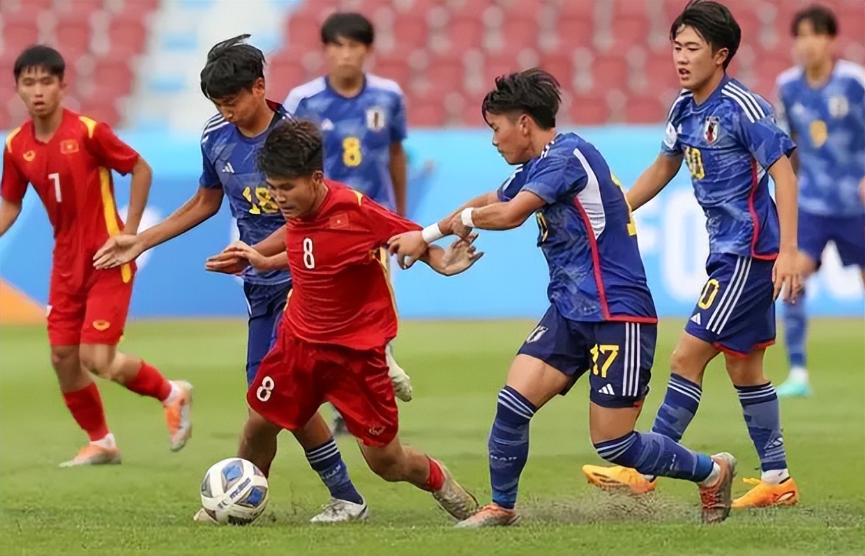 8强输球直接出局吗,中国u18男足0比2败给泰国