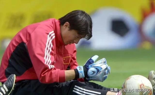 安崎为什么看着很矮,安崎现在的情况