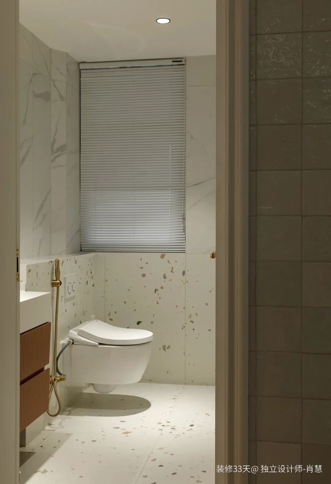 我盯着几个门洞看了好久