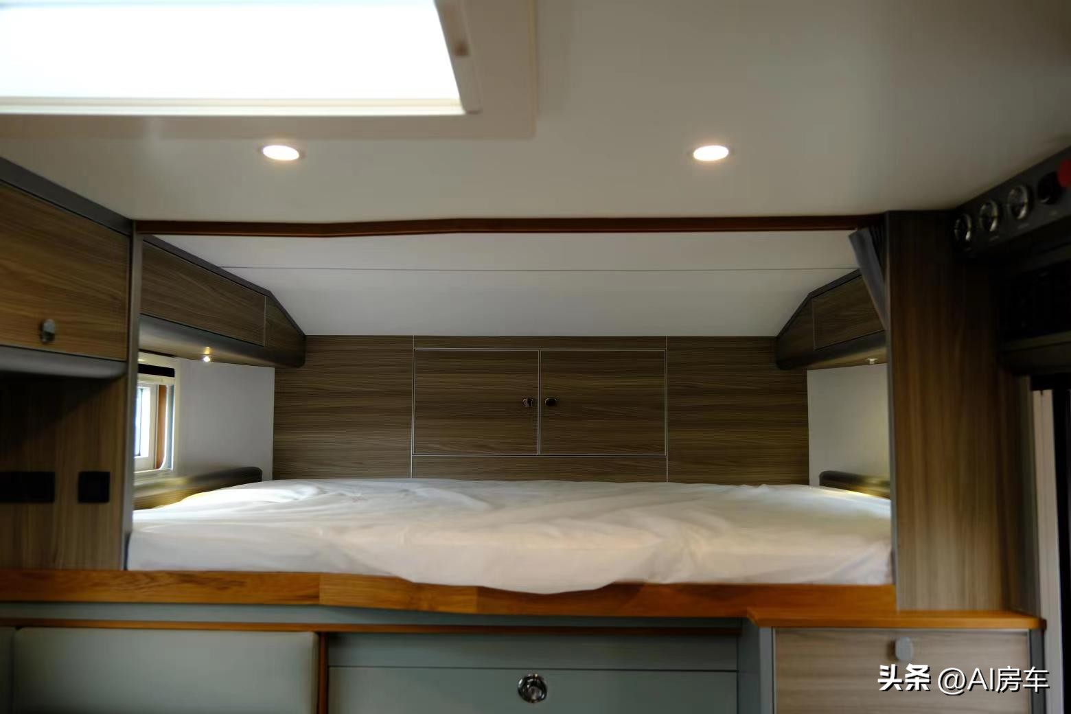 非常少见的阿莫迪罗福特f550房车,f550锐行者越野房车户外旅游视频