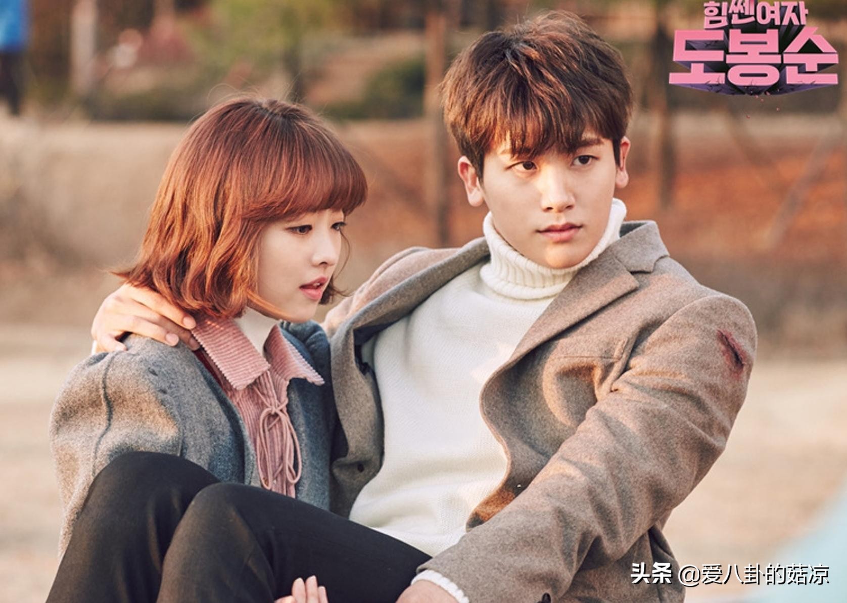 旗下只有三位艺人,个个都是赫赫有名,不愧是“佛系”公司