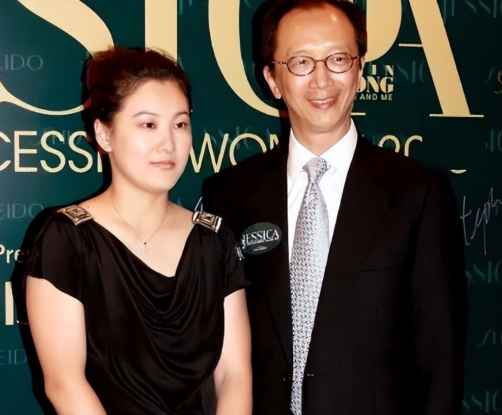 伏明霞辟谣离婚,伏明霞离婚真的假的啊