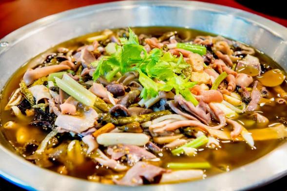 本地美食推荐网红餐厅春节 (春节不打烊网红餐厅)