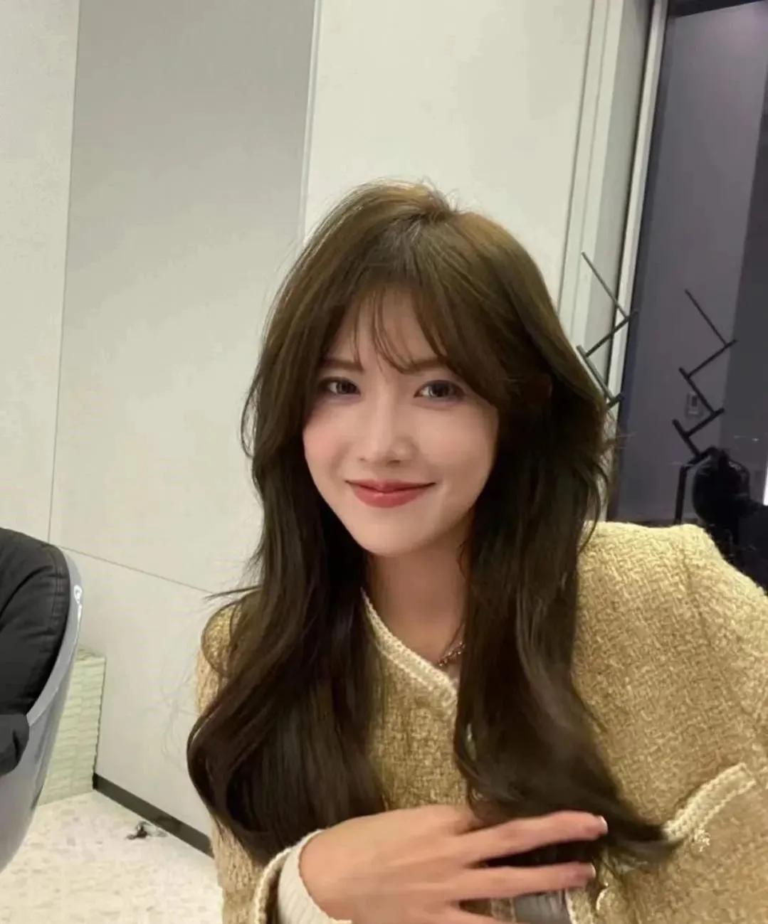 女生中长韩式浪漫气垫烫