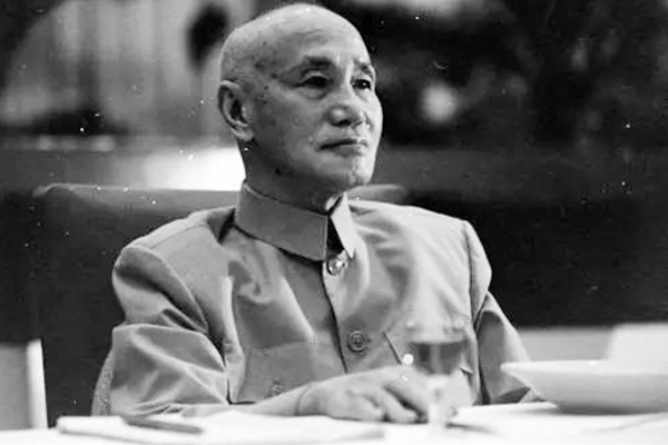 1936年红军东征,毛主席写下一首词,9年之后蒋介石为此大动干戈