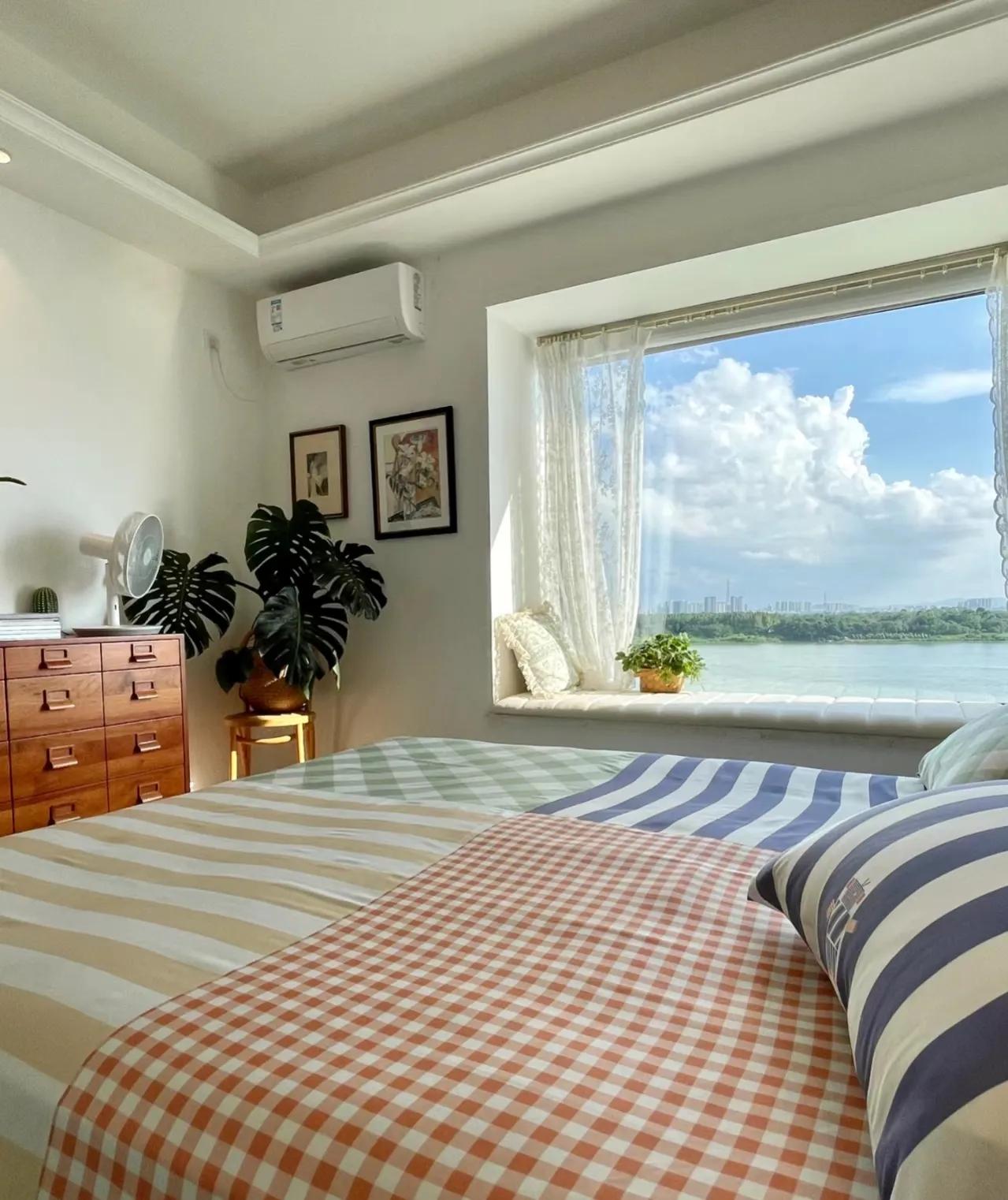 发现一位网友的家因装修风格走红,全屋墙面铺砖原木风