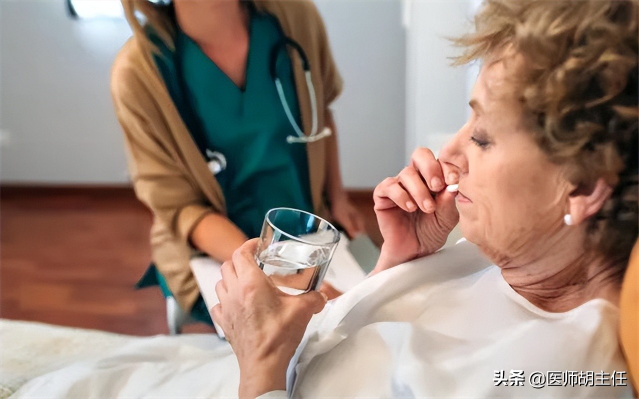 口腔溃疡为什么要吃维生素来治疗,缺乏维生素口腔溃疡应该吃什么药