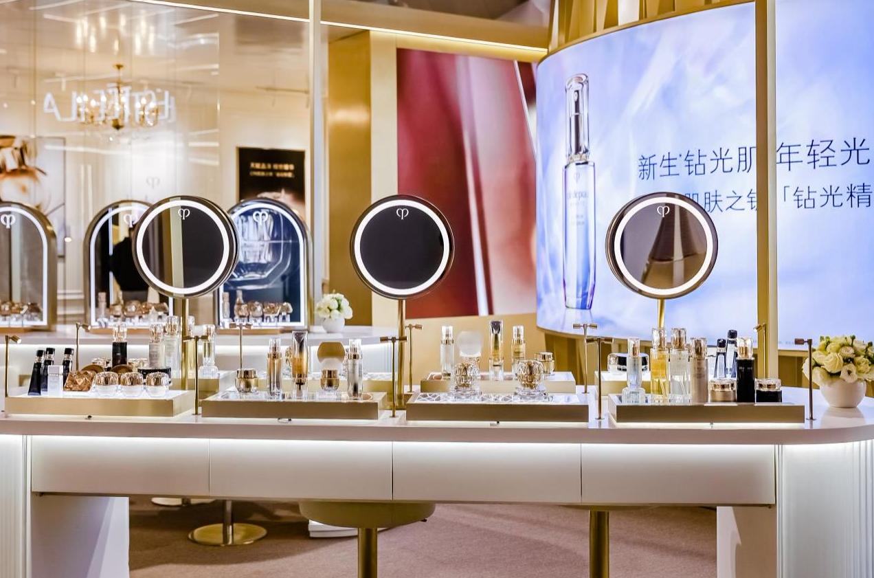 CPB肌肤之钥「钻光殿堂」郑州丹尼斯大卫城站焕耀而至