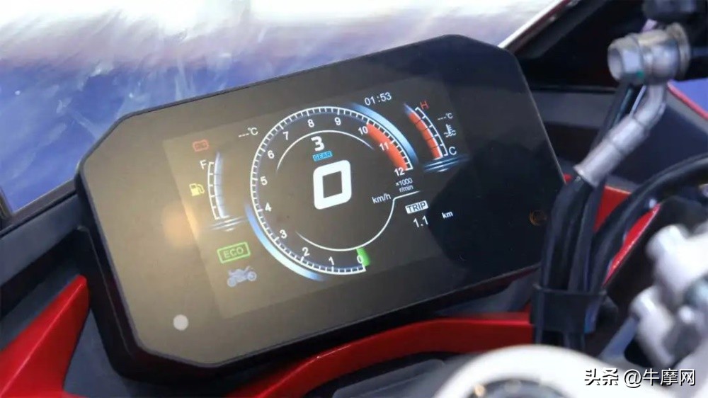 四缸仿赛双缸街车首亮相这届摩博会银钢有看头