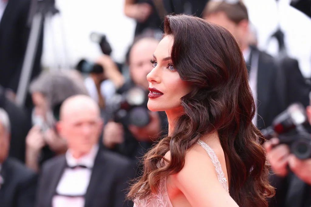 这一夜,中国女星的“野心”都藏不住了!猛虎连衣裙,踩20cm高跟