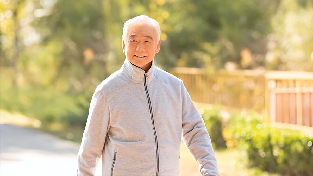 20岁每天压腿拉筋有啥好处,年纪大了老是会拉筋是怎么回事