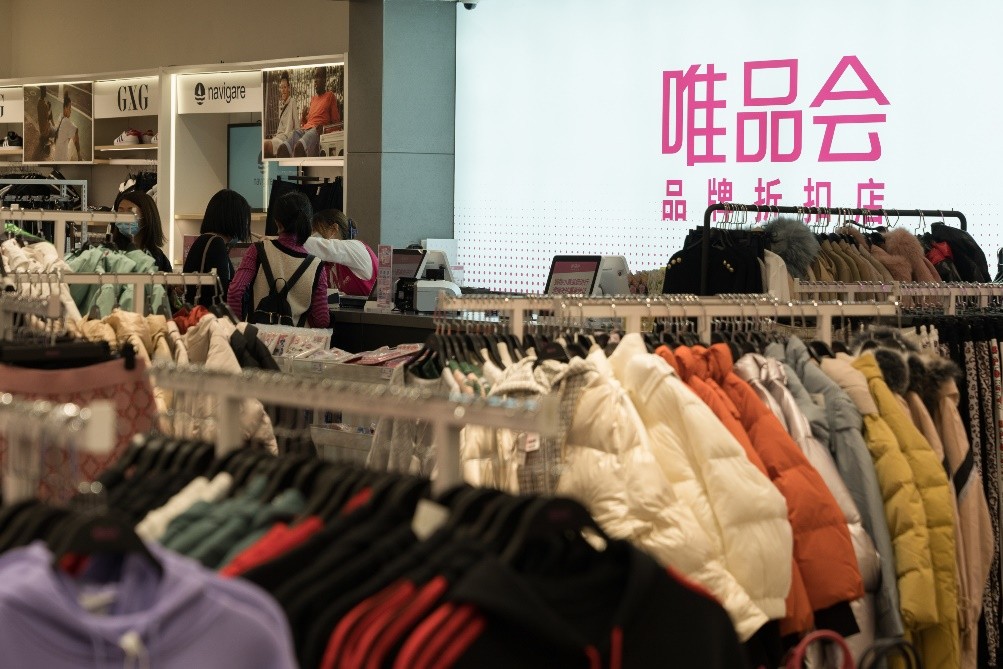 曾被人笑为“拖油瓶”，如今却在天猫唯品会大火，这只小熊不简单