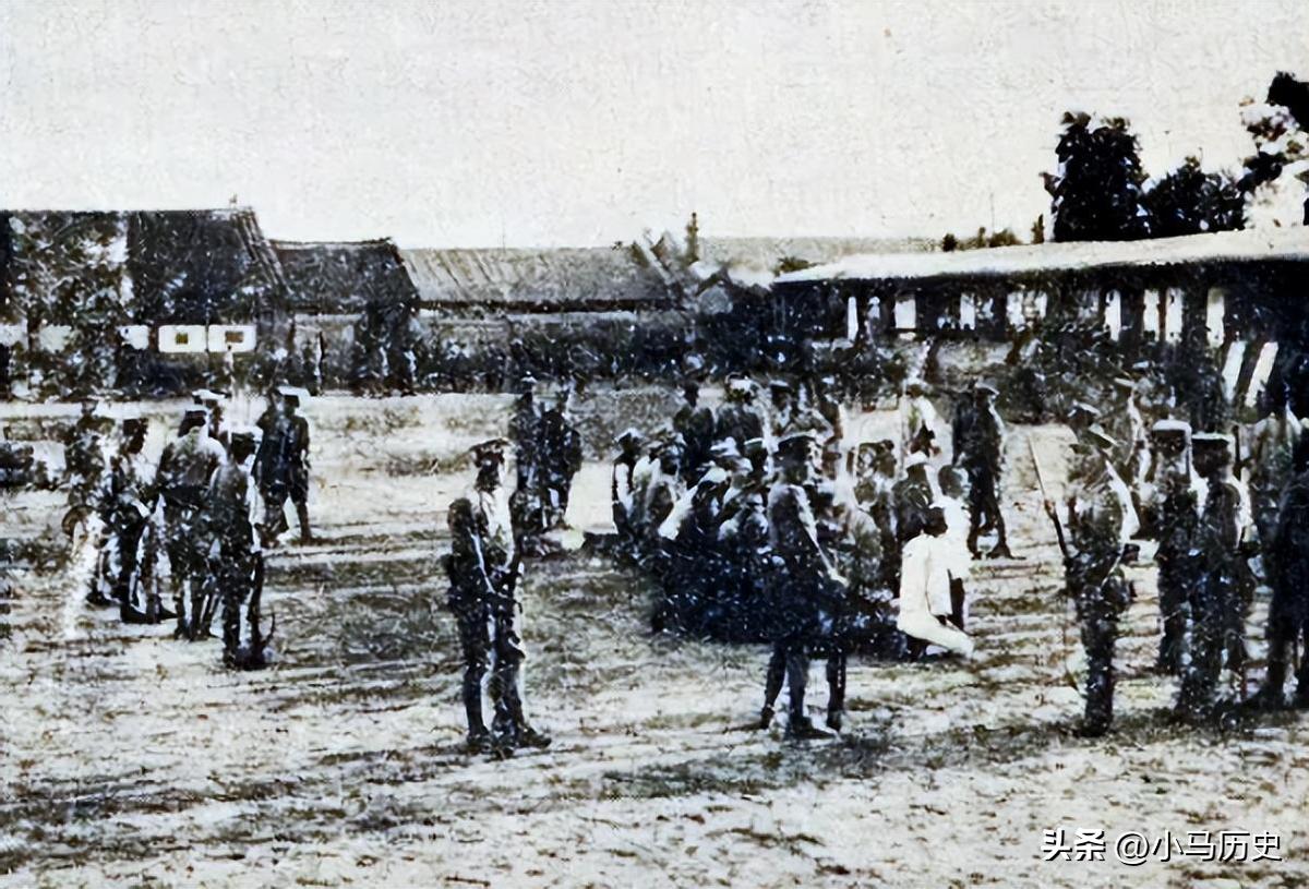 日军当着国军的面杀俘虏,日军侵华兽行