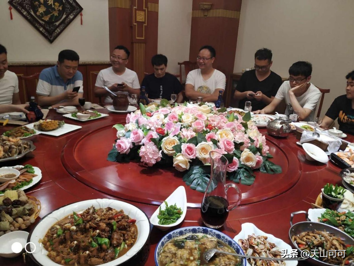 饭局领导让买烟什么意思,酒桌上朋友叫你出去买烟怎么办