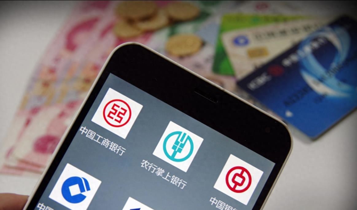 银行卡没钱了怎么办？是销户还是留着？银行员工：弄错了吃大亏！