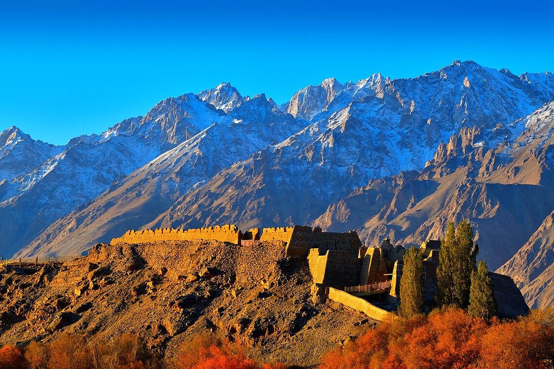 中国这俩颇具传奇的县均为极边之地，绝美风景都在去往县城的路上