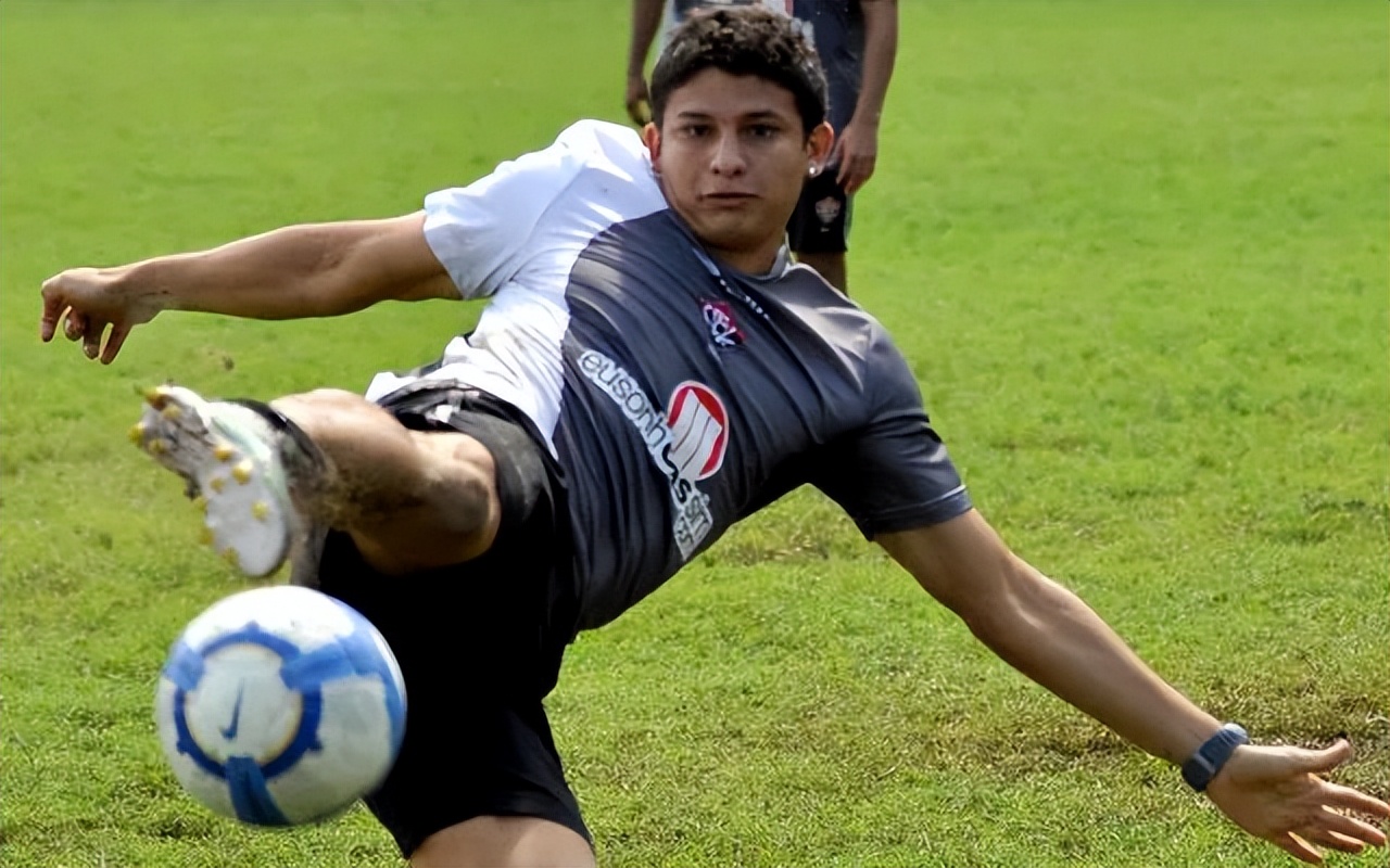 艾克森中超最新消息,艾克森中超射手王亚冠