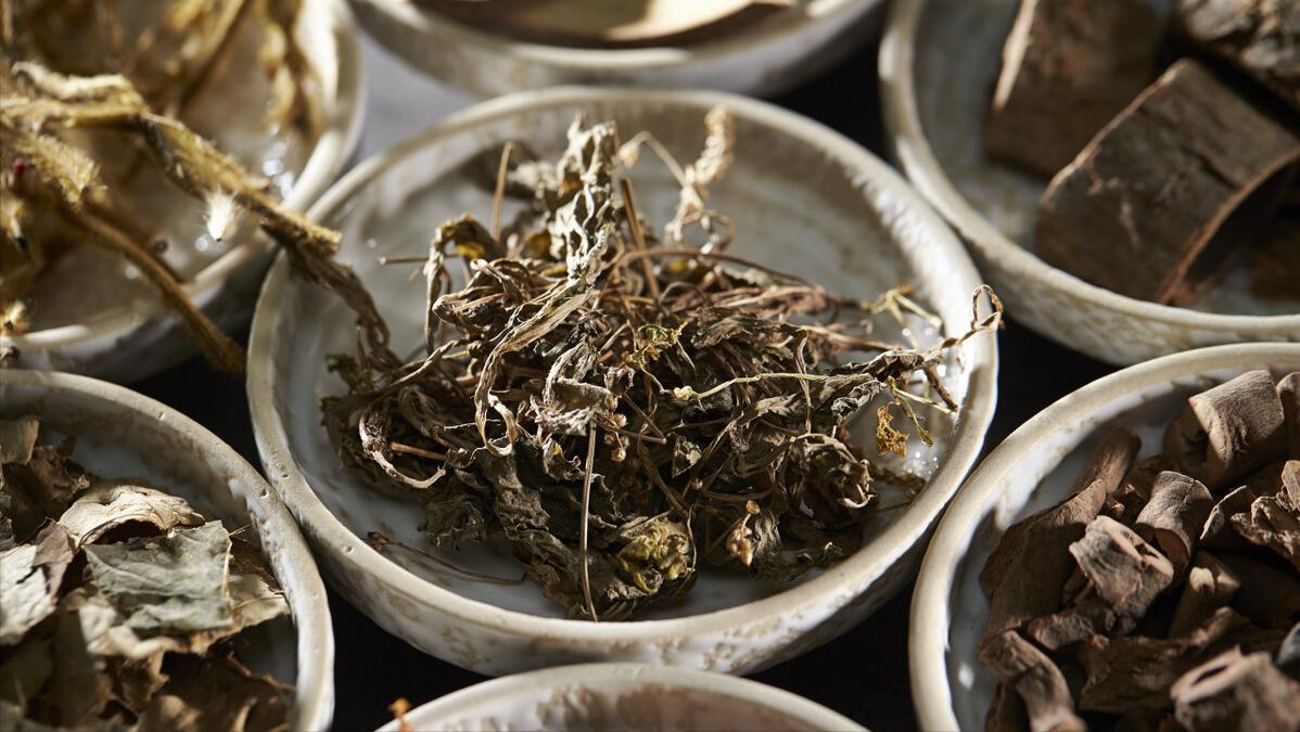 子宫内膜息肉切除后用什么药治疗,子宫息肉割了又长中医有什么办法