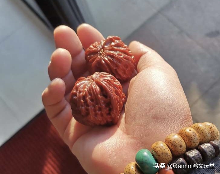 新入手的龙纹桃核手串怎么盘玩,桃核如何盘玩最好