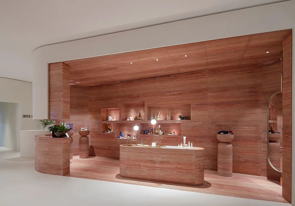 先锋派JOYCEBeauty：一代时尚女王和她的美妆伊甸园