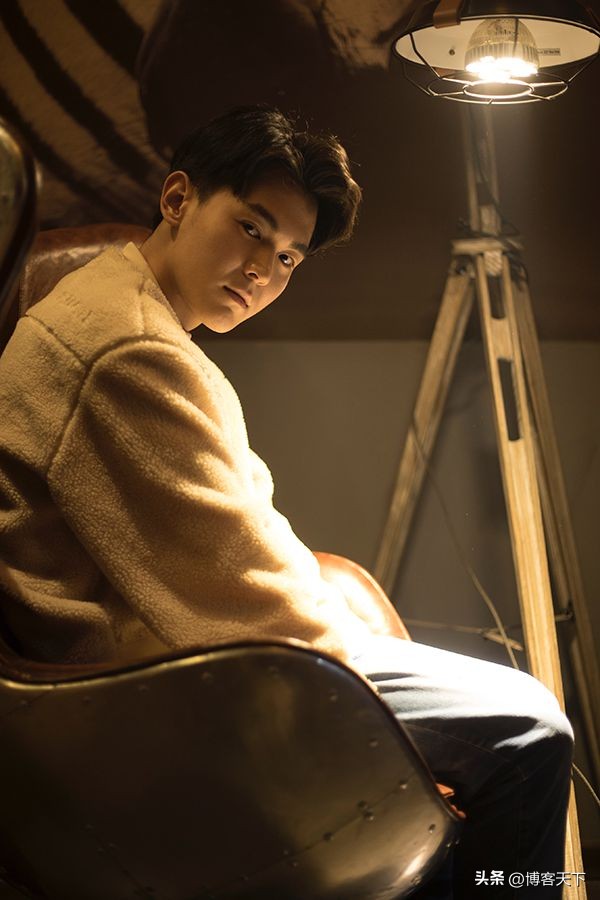 一年后,那位去考编的明星怎么样了?