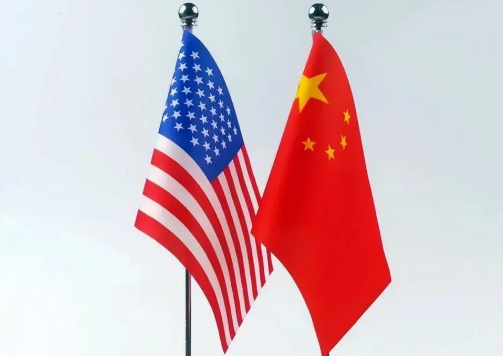 6月3日消息：美军机抵近山东舰，歼16没给歼15机会，与美机拼*刀刺**