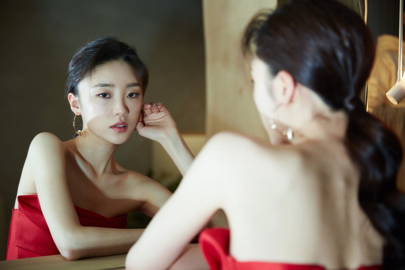 黑红小花张月：质疑整容上位不雅，演绿茶遭网暴，新剧逆转口碑