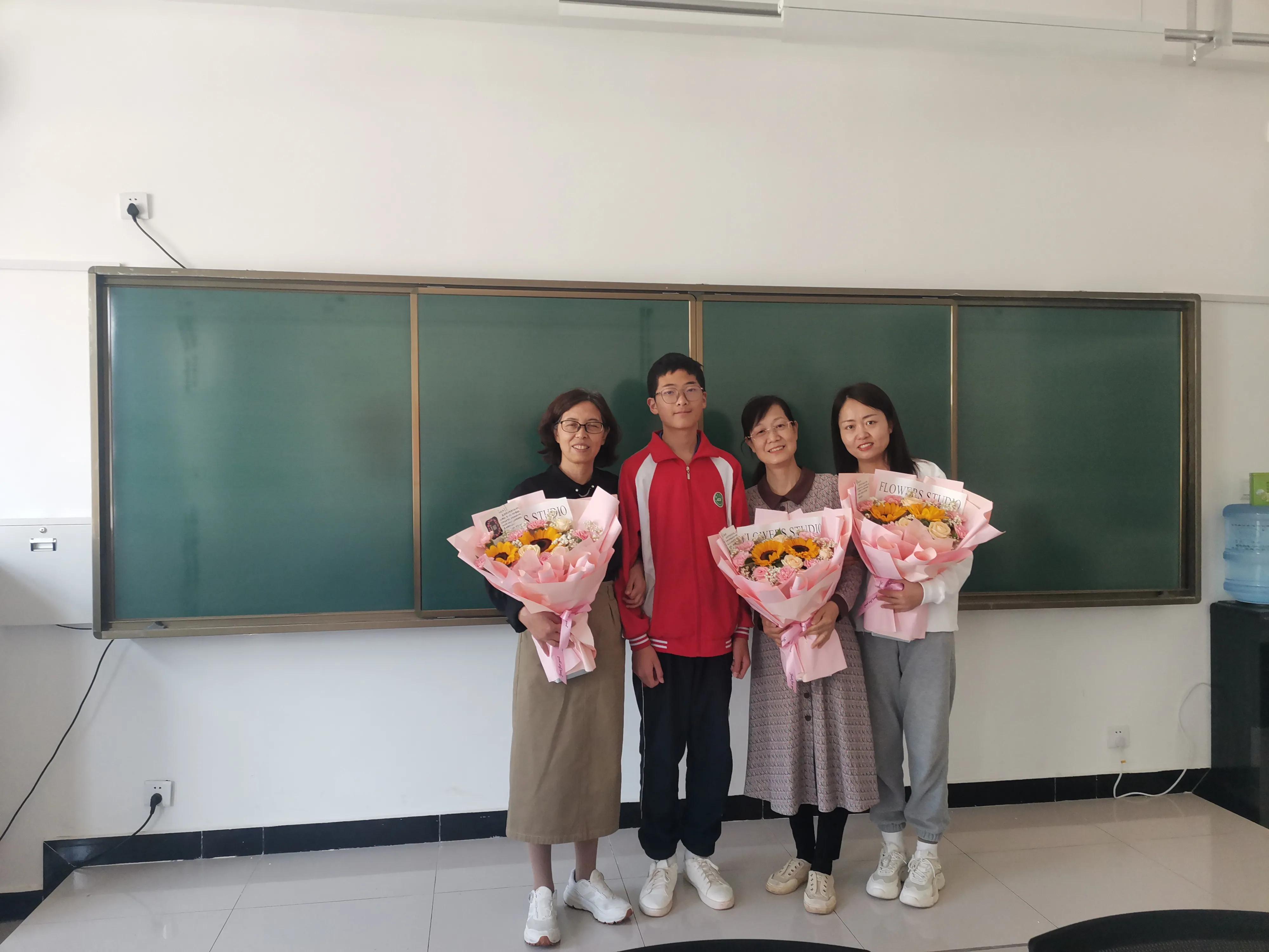 送锦旗表谢意饮水思源感念师恩,师恩难忘锦旗用语