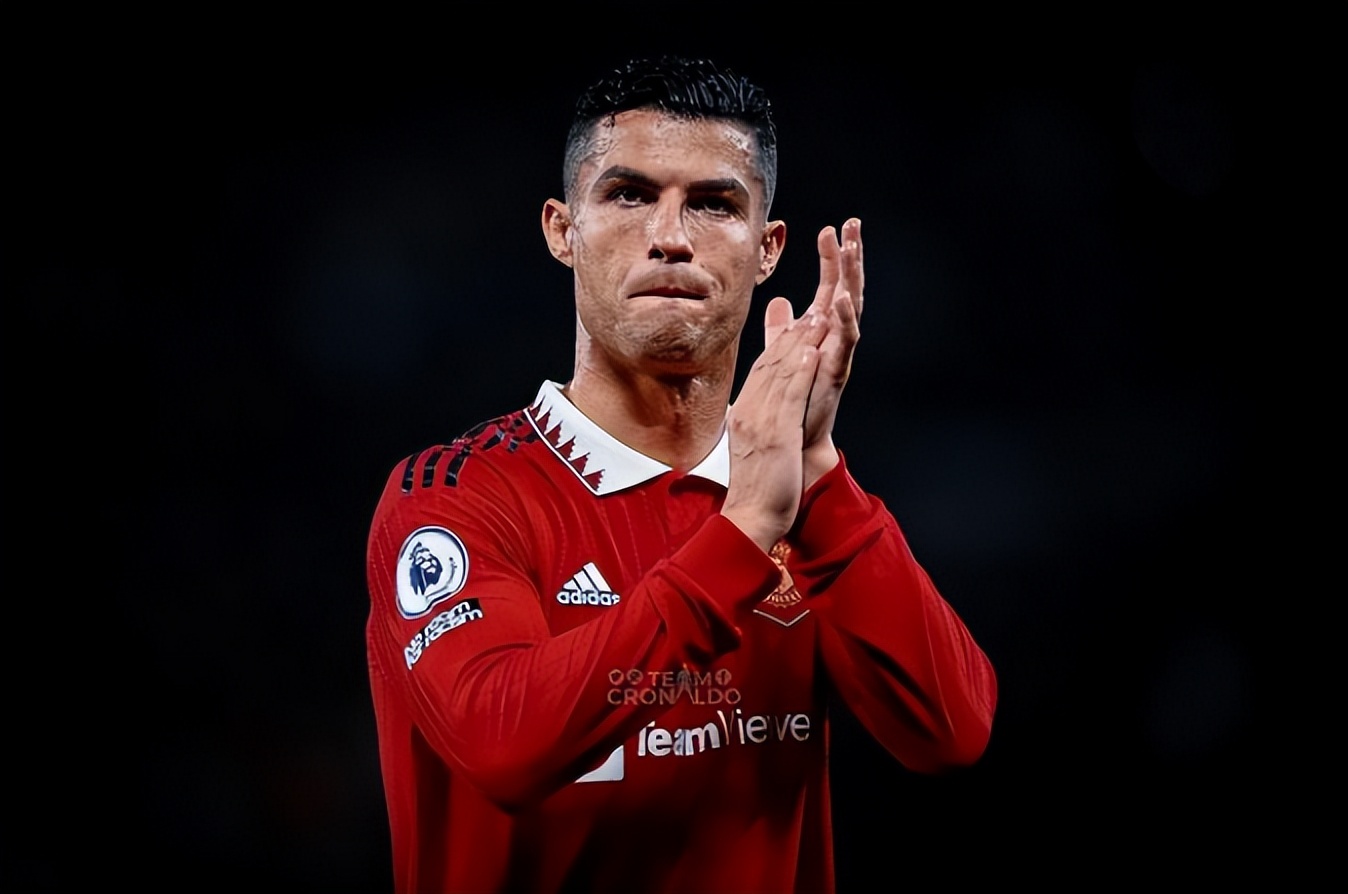 200万+1000万，先租后买！曼联28岁中卫离队踢欧冠，C罗遭打击