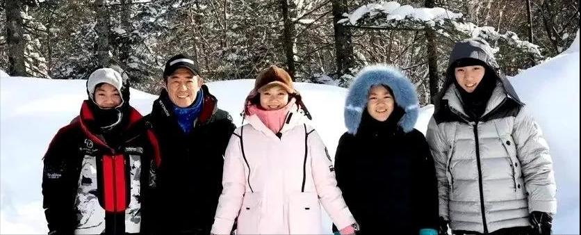 张艺谋毕业典礼,张艺谋参加长子毕业礼