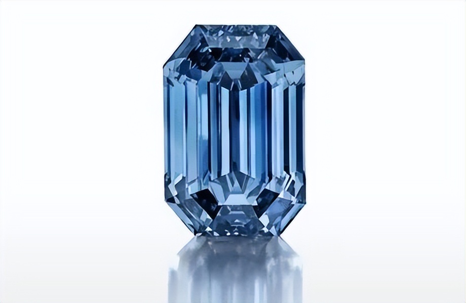 裸死街头，尸骨不全，戴过这颗3亿美金钻石的人最后有多惨