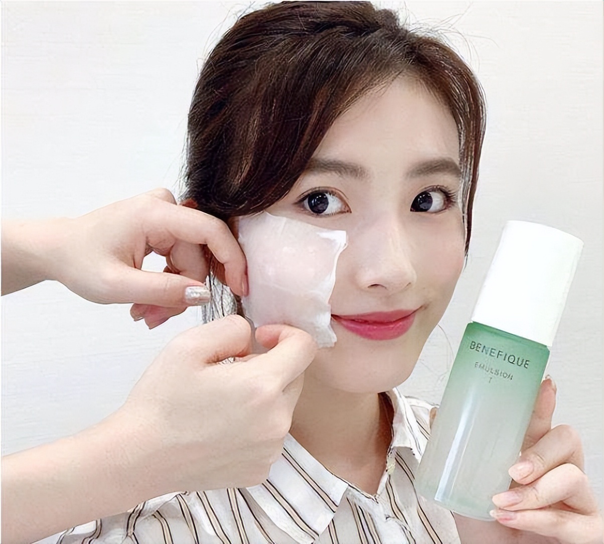 中年女人护肤步骤操作顺序,女人过25岁适合哪些护肤品