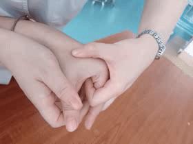 中风偏瘫半身发硬是怎么回事,中风偏瘫以后手老是没力该怎么办