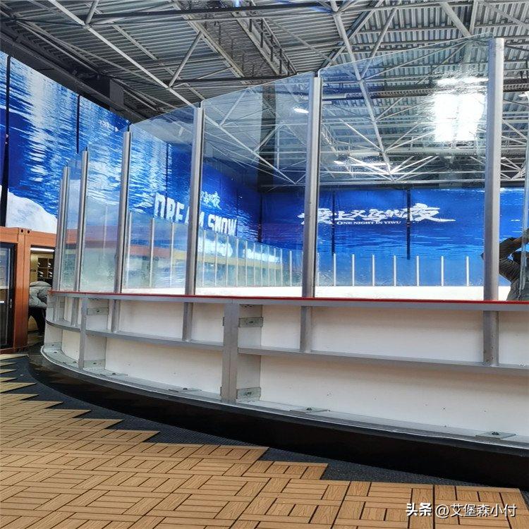 防撞聚乙烯围栏厂家批发,锌钢围栏球场