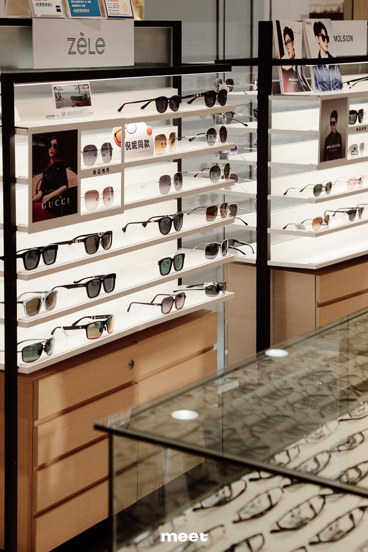 新年逛市场买衣服,买新衣购年货新春佳节味渐浓