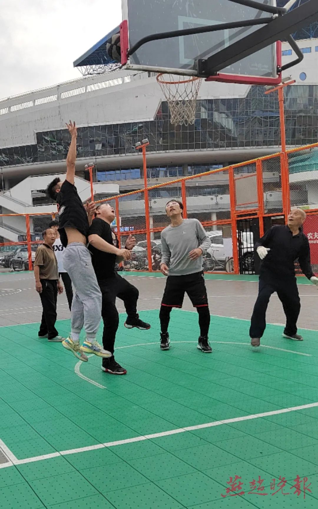 打篮球被撞伤如何起诉对方,打篮球被撞伤赔偿案例