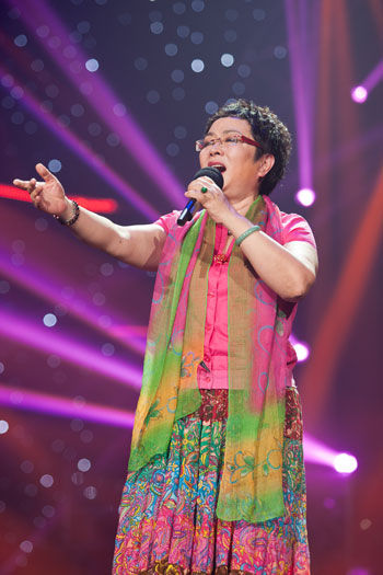 王洁实悼念歌唱家谢莉斯,歌唱家王洁实与谢莉斯分别多大