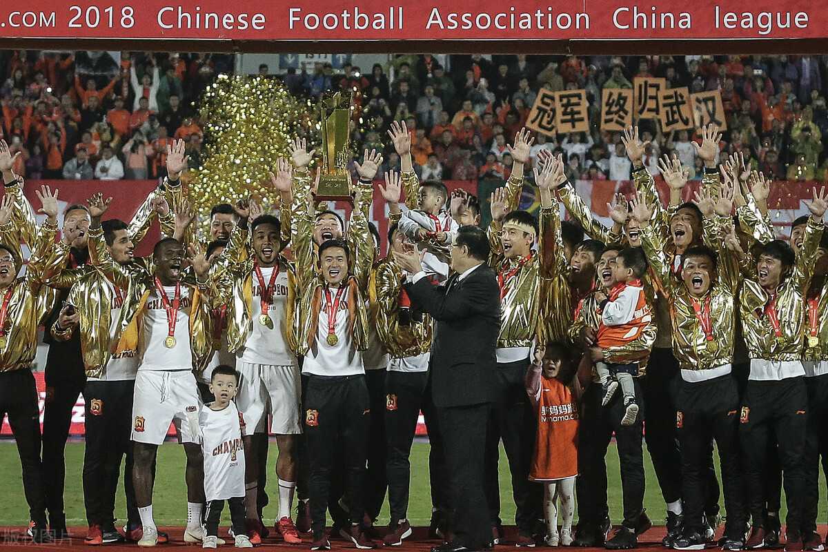 卓尔入主武汉足球10周年！鄂媒盛赞：保住汉*火军**种，见证百花齐放