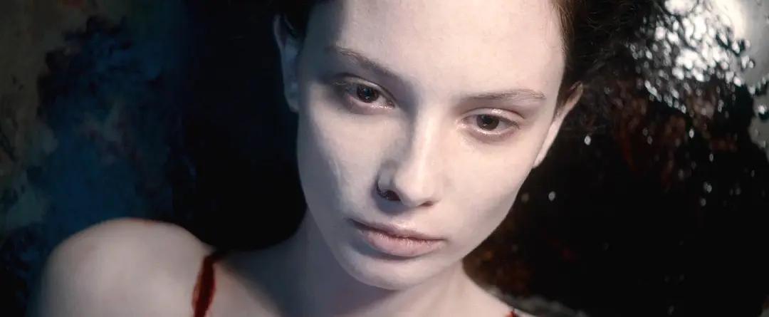 恐怖电影《无名女尸》，解剖美丽艳尸却出现重重恐怖