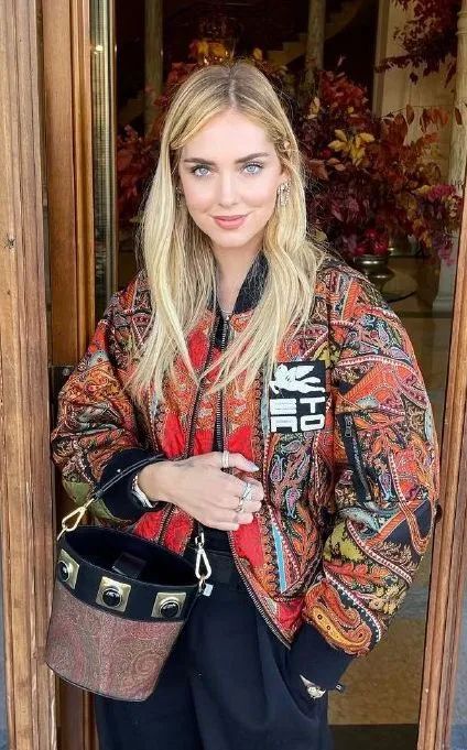 宇宙时尚博主被质疑衣品？！网友吐槽：她的穿搭我真看不懂…