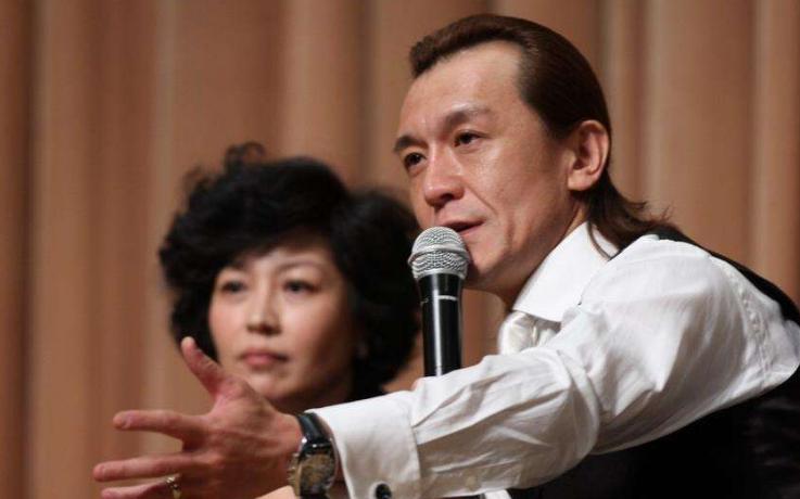 李咏离世4年，再看哈文的状况，才明白嫁给李咏是最好的选择