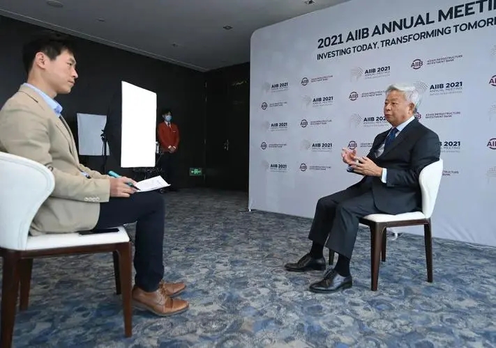 亚投行行长推动全球共同发展 (亚投行副行长谈美国)
