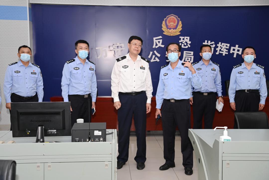 闫希军公示海南省政府,周哲到罗山县公安局调研指导工作