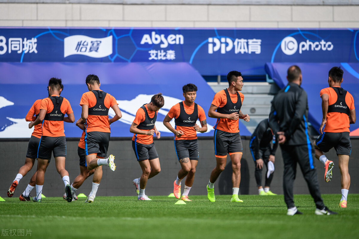 名记支持中超各队提拔年轻球员遭网友反驳：低水平年轻化没意义