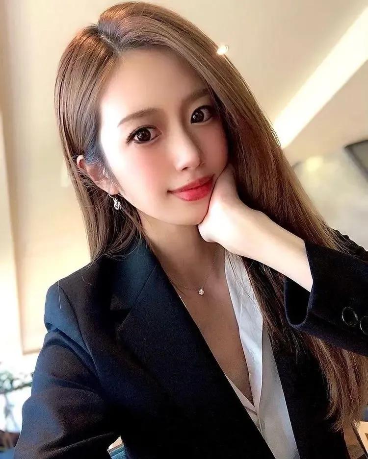 2022日本纯天然最美车模,日本车模颜值一般但是很迷人