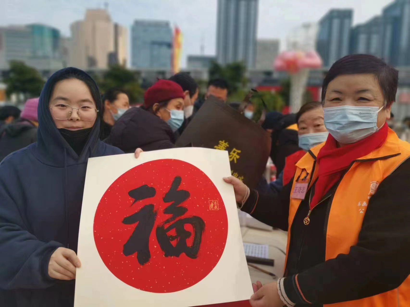 天一广场举行“荃盛杯”2023“善乐迎兔”宁波书画名家公益活动