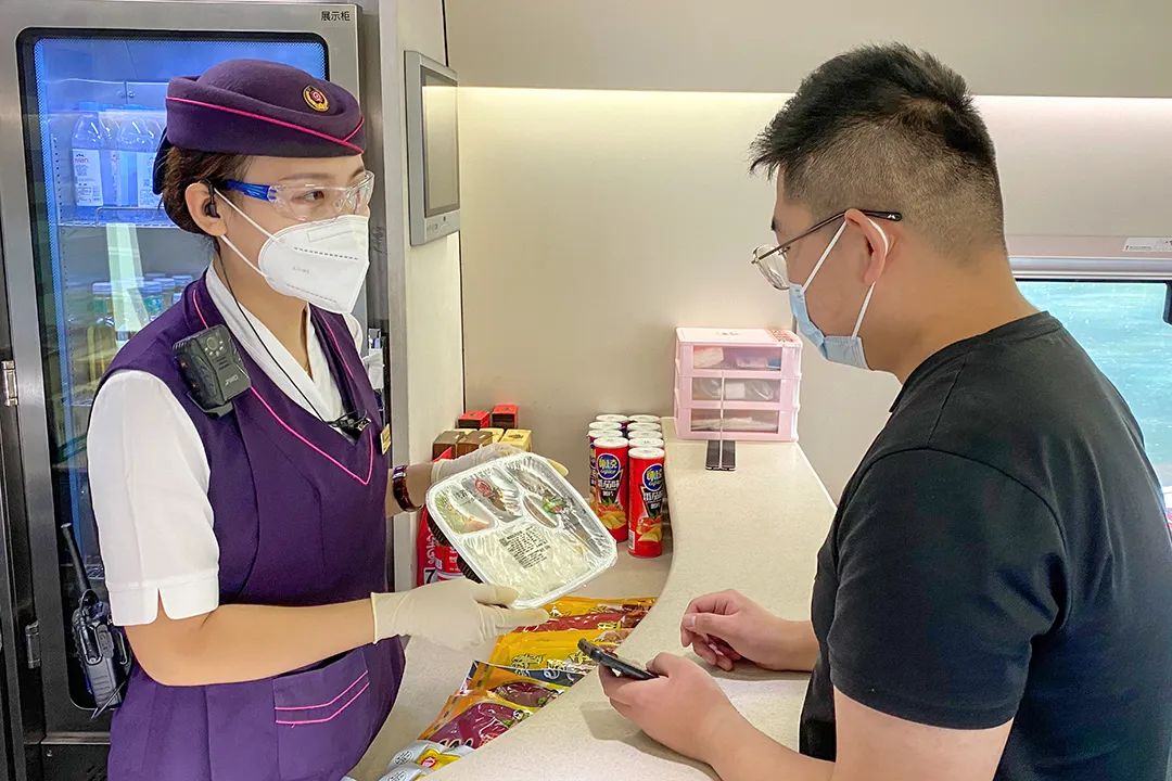 外国人体验中国地铁和高铁,外国人对中国高铁真实评价