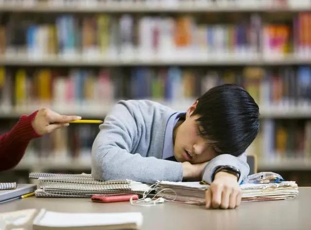 高二学生轻度抑郁症怎么治疗,高二学生抑郁症如何自救