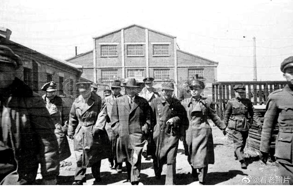 女子穿日军军服拍照被抓,女子身着日本侵华军装露脸