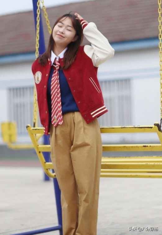 黑色羽绒服如何穿搭既时尚又减龄,天冷了不要再穿去年的旧衣服了